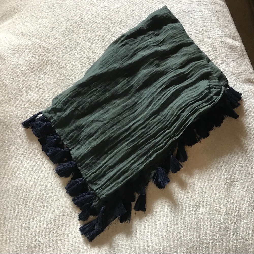 NWOT Indian scarf/pashmina with tassels
